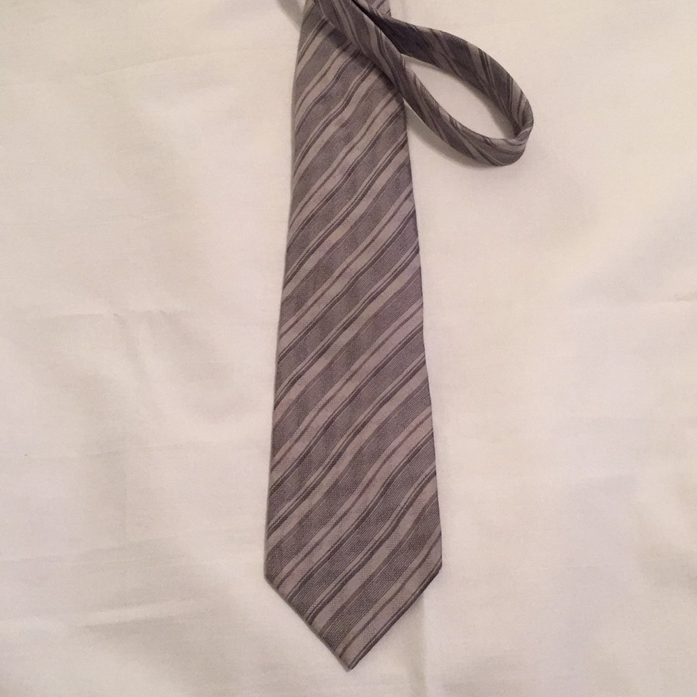 Giorgio Armani Tie, 100% silk, variegated gray